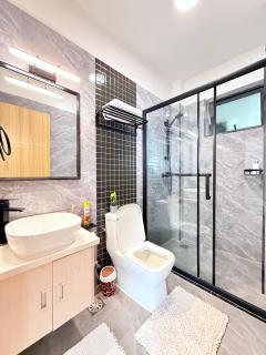 modern executive three bedroom apartment which features a swimming pool, state of the art fully equipped gym and all modern unmatched luxurious facilities which offfers luxury lifestyle - 9