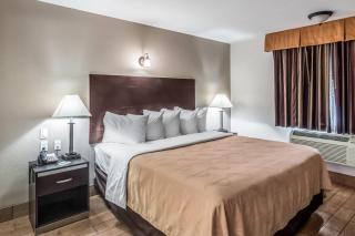 Quality Inn & Suites near Downtown Bakersfield - 0