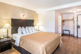 Quality Inn & Suites near Downtown Bakersfield - 1