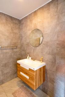 V240 Sea View Front & Back Pool, 3 Min to Beach - 1