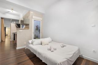 Open-concept apartment near Central Market - 1