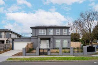 Prestige 4-Bed Luxury Home in Ashburton - 5
