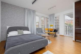 Bright Apartment Okrzei in Warsaw Near PGE by Noclegi Renters - 6