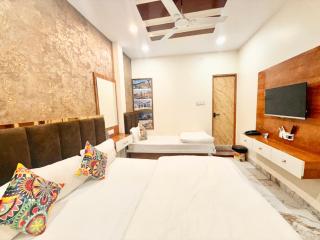 UJN-Hotel NEW MINN ! Ujjain,Near Shree Mahakaleshwar jyotilinga Temple & Railway station Spacious,Fully Air conditioned Rooms with Wifi And Parking, , BEST HOTEL IN UJJAIN - 5