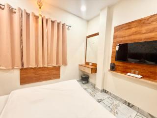 UJN-Hotel NEW MINN ! Ujjain,Near Shree Mahakaleshwar jyotilinga Temple & Railway station Spacious,Fully Air conditioned Rooms with Wifi And Parking, , BEST HOTEL IN UJJAIN - 2