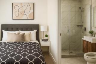 Stylish 2-Bedroom Retreat with Balcony Close to English Bay - 4