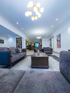 Executive 3BR Apt in Kololo with Gym, Pool, Wi-Fi - 2