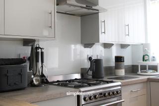 Large 3 Bedroom Home With Private Driveway Parking - Perfect For Contractors, Families, & Relocators - 8