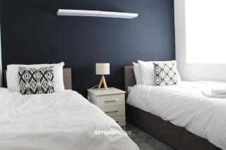 Large 3 Bedroom Home With Private Driveway Parking - Perfect For Contractors, Families, & Relocators - 2