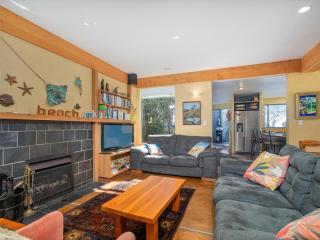 Pine Haven - Matarangi Holiday Home - 3