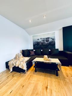 Amazing 2BR Apt, 16-Mins to Blumengärten - 1
