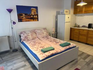 Onyx apartment with Free private garage + AC - 9