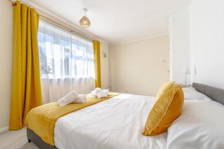 Simple Comforts - 2BR Flat with Free Parking in Newcastle-under-Lyme - 6