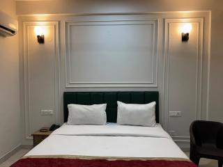 ATHINA RESIDENCY BAGHDAD Near MEDANTA HOSPITAL - 5