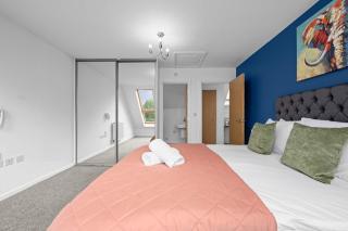 4 Bed Home in Salford by City SuperHost - 6