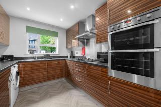 4 Bed Home in Salford by City SuperHost - Manchester - 2