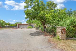 Revival DSTX LLC - Bed & Breakfast - 4