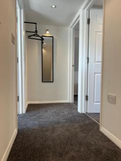 Gatwick 2 Bed Apartments Free Parking - 7