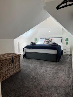 Gatwick 2 Bed Apartments Free Parking - 6