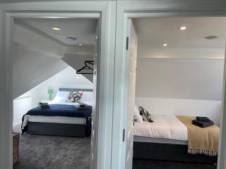 Gatwick 2 Bed Apartments Free Parking - 2