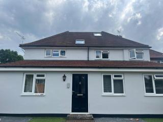 Gatwick 2 Bed Apartments Free Parking - 1