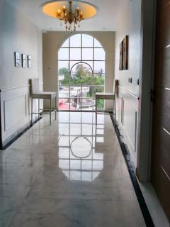 Hotel Y J Manor - 8