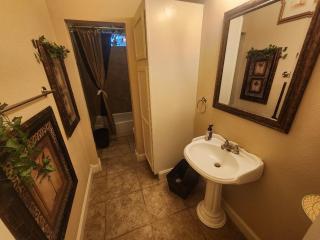 Cozy Deluxe 2BR with Pond View, Access and Movie Theatre - 3