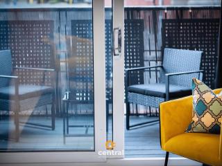 CENTRAL SERVICED APARTMENTS - City Centre - 2 Bedrooms - En-Suite Bathroom - Dedicated Parking Space - Fully Equipped - Walk Away From Dundee Bus & Train Station - City Centre - Fully Equipped - 6