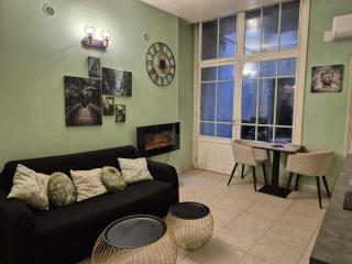 Appartement Spa et Sauna privatif - Terrasse - Proche Cité médiévale - 8