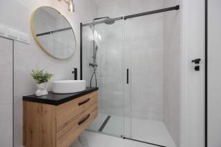Nowe Sady Stylish Apartment Close to Łódź Airport by Noclegi Renters - 6