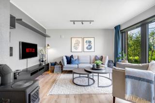 Spacious Arctic Apartment Near Tromsøs Top Sights - 0