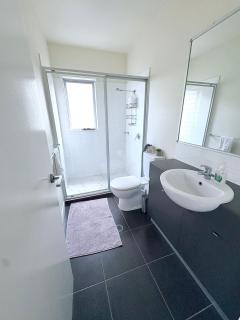 Self contained guest house Gold Coast - sleeps max 4 - 8