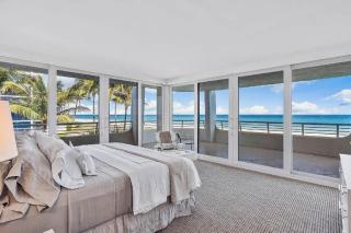 Two Bedroom Oceanfront Condo in Palm Beach - 4