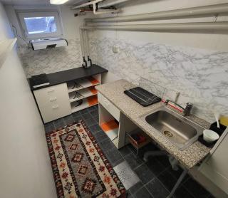 Small, Cosy Room for an Economic Short Stay - 4