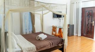Elegant Ntinda Studio, Wi-Fi, Lush Green Views - 8