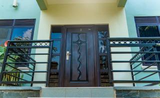Elegant Ntinda Studio, Wi-Fi, Lush Green Views - 6