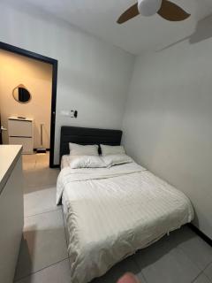 Neu Suite small studio with own private bathroom free wifi Deposit RM200 - 5