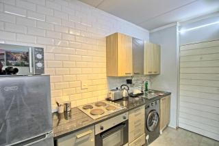 Chic Bachelor Pad in Dainfern, Sandton - 9