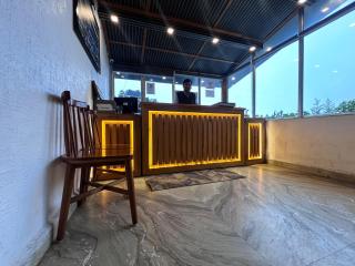 Dwapar Hill Top Near Mall Road - 1