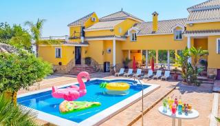 Cubo's Villa Bresell Privacy Pool & Family Fun - 0