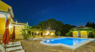Cubo's Villa Bresell Privacy Pool & Family Fun - 1