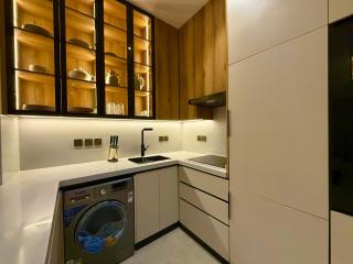 Luxury 3-Sided Balcony KAFD View - 2