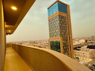 Luxury 3-Sided Balcony KAFD View - 4