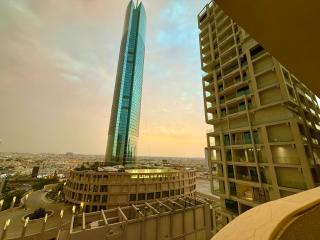 Luxury 3-Sided Balcony KAFD View - 5