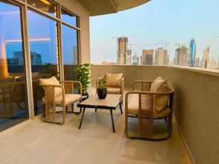 Luxury 3-Sided Balcony KAFD View - 7