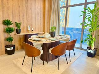 Luxury 3-Sided Balcony KAFD View - 1
