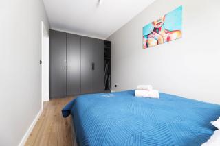 Apartament Wesoła by Stay&Rest - nowoczesność w centrum z balkonem - 1