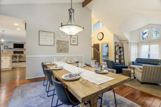 Spacious Mountain-View Retreat - Pets OK - 7