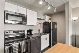 Sky High Downtown Denver Studio & Pet Friendly - 9