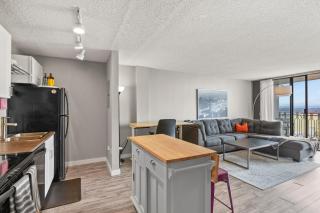 Sky High Downtown Denver Studio & Pet Friendly - 1